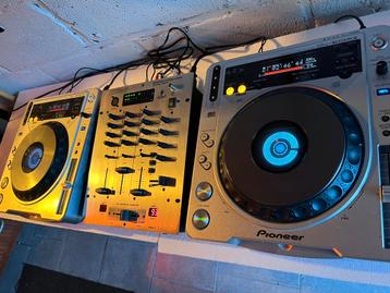DJ set 2x Pioneer CDJ-800 MK2 & Behringer Pro DX 626 Mixer beschikbaar voor biedingen