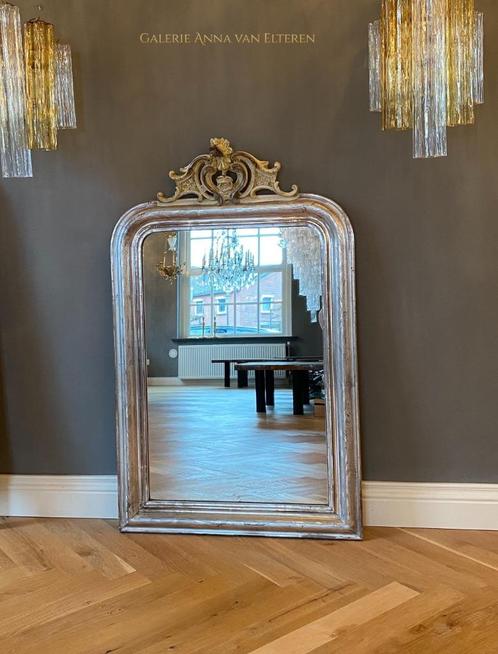Antieke Franse spiegel met een kuif, Antiek en Kunst, Antiek | Spiegels, 50 tot 100 cm, 100 tot 150 cm, Overige vormen, Ophalen of Verzenden