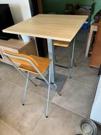 Hoge tafel met twee klapstoelen, tafelhoogte 111 cm., Huis en Inrichting, Tafels | Statafels, Zo goed als nieuw
