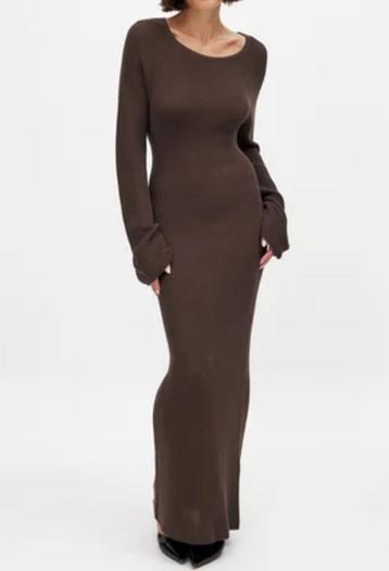 Warme prachtige jurk van Massimo Dutti beschikbaar voor biedingen