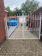 Witte metalen poort te koop – 2,33 m breed x 1,77 m hoog, Tuin en Terras, Tuinpoorten, Ophalen