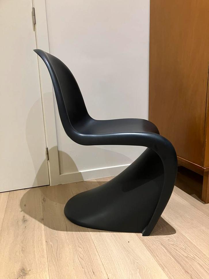 2 panton chairs, Huis en Inrichting, Fauteuils, Zo goed als nieuw, Ophalen