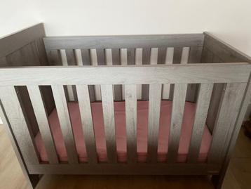 Babybed/peuterbed/meegroeibed beschikbaar voor biedingen