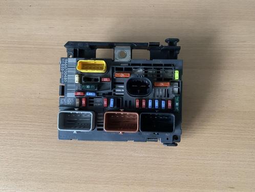 BSM zekeringkast peugeot partner citroen berlingo 9666700480, Auto-onderdelen, Elektronica en Kabels, Citroën, Peugeot, Gebruikt