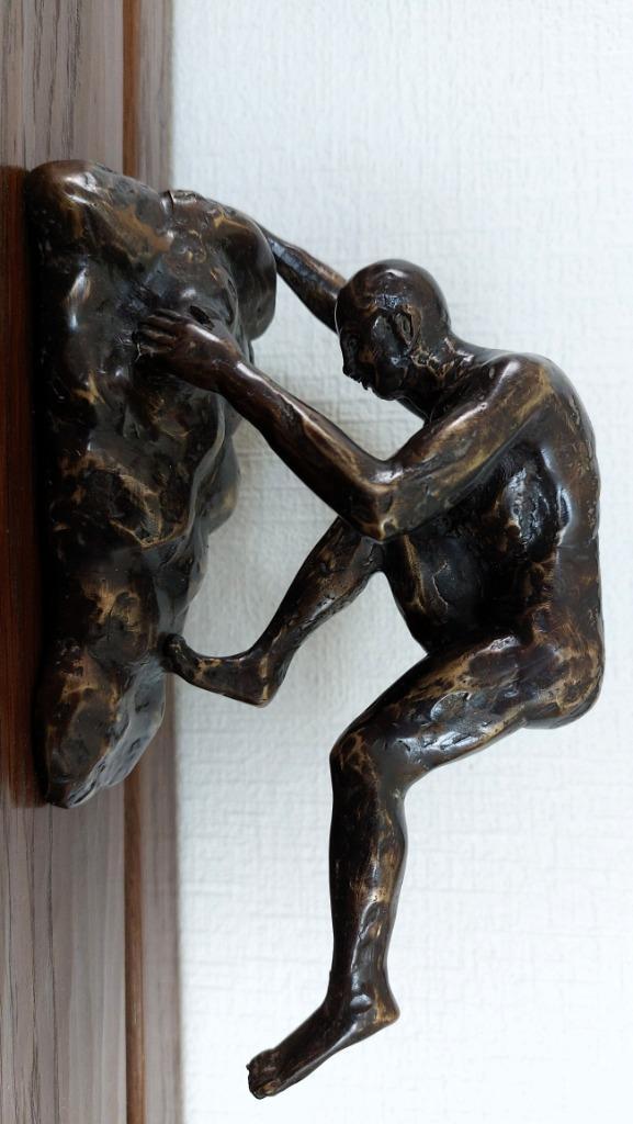 ROTSKLIMMER FIGUUR IN POLYSTONE, Antiek en Kunst, Antiek | Brons en Koper, Ophalen