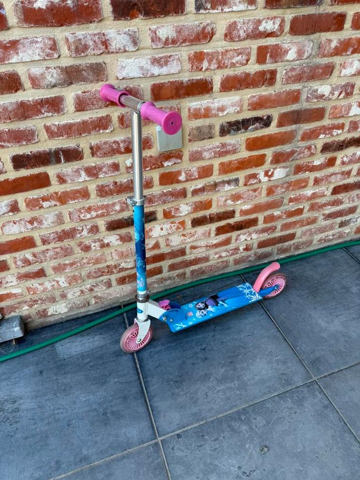 Step frozen in zeer goede staat!Amper gebruikt geen interess, Fietsen en Brommers, Steps, Zo goed als nieuw, Ophalen