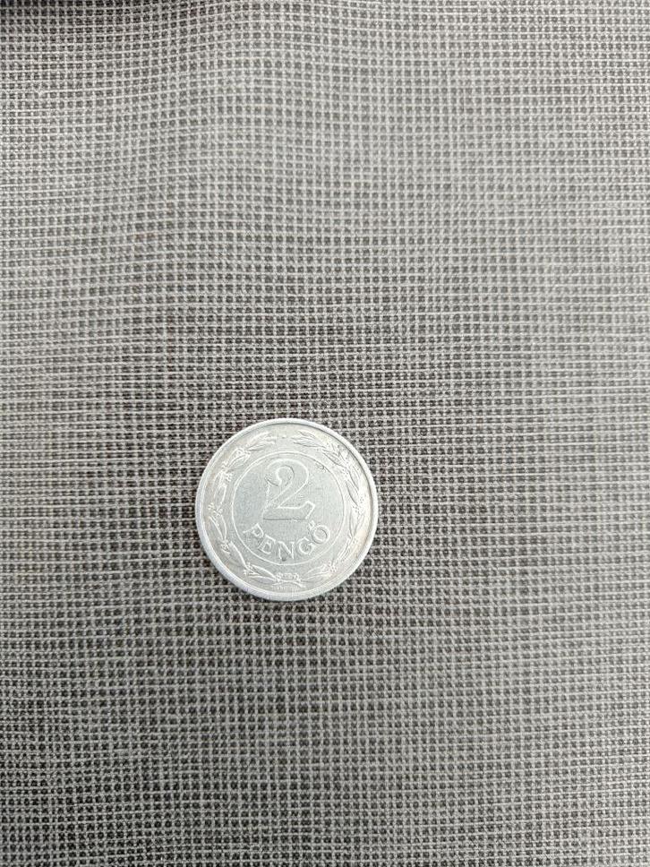 Hongarije. 2 Pengö van 1943., Postzegels en Munten, Munten | Europa | Niet-Euromunten, Losse munt, Hongarije, Ophalen of Verzenden