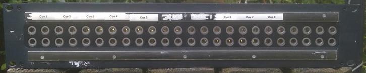 Patchpaneel-Verbindingspaneel 2x 24 in - 2x 24 uit, Musique & Instruments, Câbles & Prises, Utilisé, Appareillage, Enlèvement ou Envoi