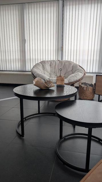 2 salon tafels die in elkaar kunnen geschoven worden beschikbaar voor biedingen