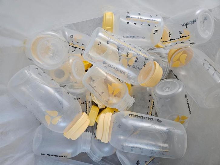 Medela potjes, afkolf slang en gerief + avent potjes, Kinderen en Baby's, Overige Kinderen en Baby's, Gebruikt, Ophalen of Verzenden