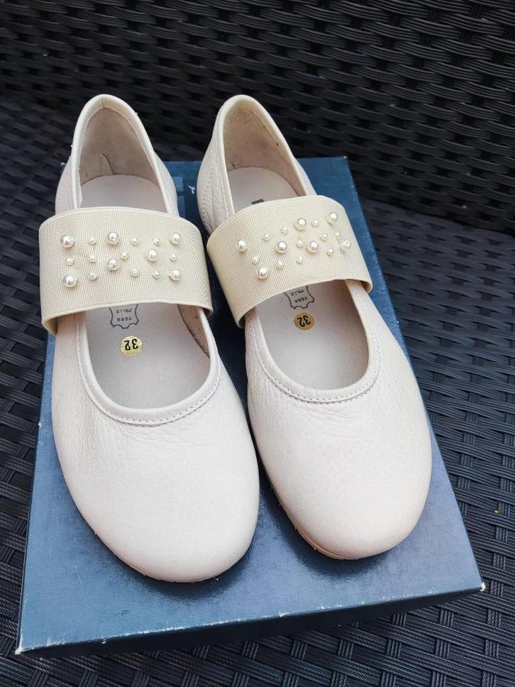 Ecru ballerina's maat 32 leder NIEUW, Kinderen en Baby's, Kinderkleding | Schoenen en Sokken, Nieuw, Schoenen, Meisje, Ophalen of Verzenden