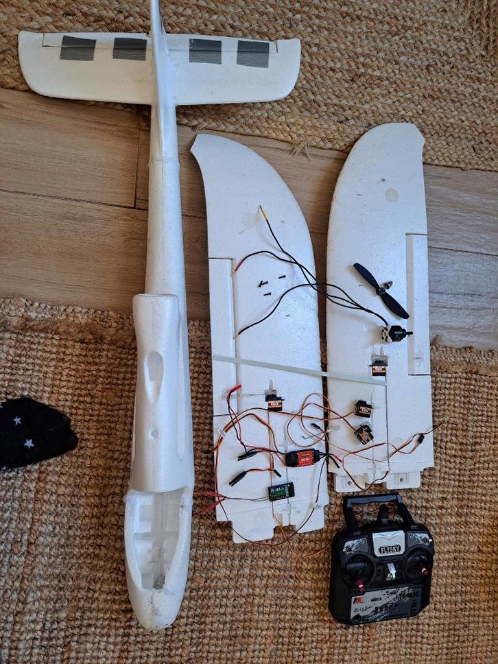 volledige set voor het bouwen van een RC-vliegtuig, Hobby en Vrije tijd, Modelbouw | Radiografisch | Vliegtuigen, Gebruikt, Elektro
