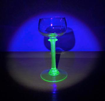 Uraline spijsverteringsglas beschikbaar voor biedingen
