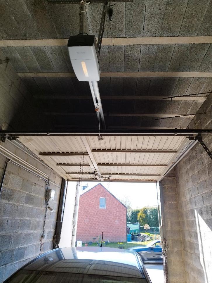 Motor: complete set voor grote garagedeuren 350€, Auto diversen, Autostaanplaatsen en Garages