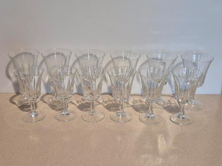Luminarc rode en witte wijnglazen 12 stuks; samen €15, Antiek en Kunst, Antiek | Glaswerk en Kristal, Ophalen of Verzenden