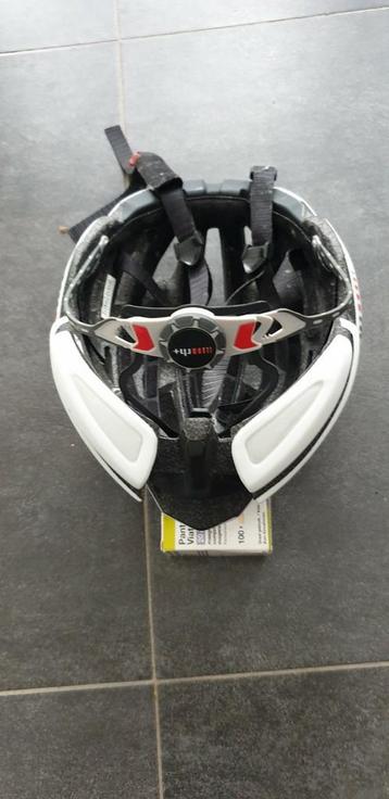 FIETSHELM  TE KOOP  beschikbaar voor biedingen