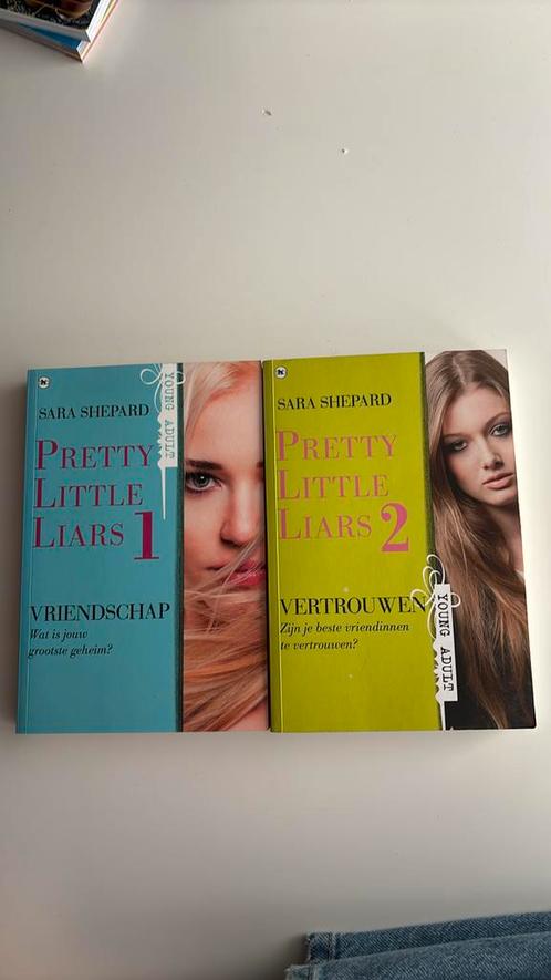 Pretty Little Liars 1& 2 - Nederlands, Boeken, Chicklit, Gelezen, Ophalen of Verzenden