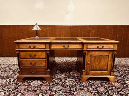 Klassiek Engels Chesterfield Bureau Partnerdesk, Antiek en Kunst, Antiek | Kantoor en Zakelijk, Ophalen of Verzenden