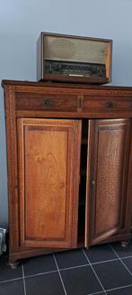 Antieke kast met 3 houten schappen, Ophalen