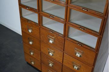 Grote Vintage Nederlandse Eiken Fourniturenkast, jaren 1930 beschikbaar voor biedingen