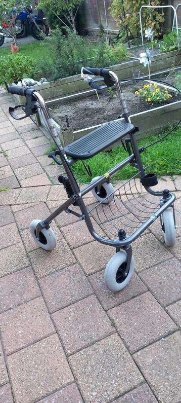 rollator volledig op plooibaar, in goede staat  beschikbaar voor biedingen