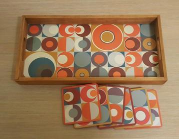Dienblad + 6 onderzetter met geometrische 60s print VINTAGE beschikbaar voor biedingen