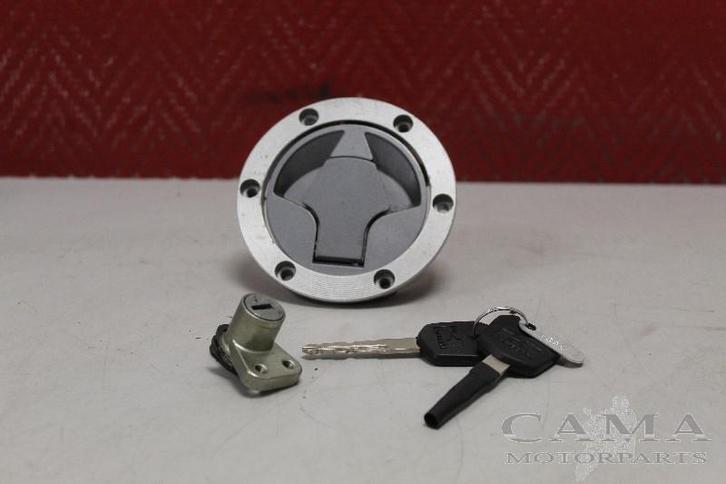 BOUCHON DE RESERVOIR Kawasaki Z 300 (01-2015/-), Motos, Pièces | Kawasaki, Utilisé