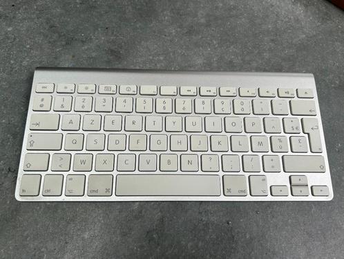 Clavier magique Apple AZERTY, Informatique & Logiciels, Claviers, Utilisé, Azerty, Sans fil, Enlèvement ou Envoi