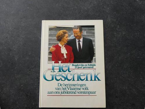 Boek ‘Het Geschenk: Boudewijn en Fabiola 25 jaar getrouwd’, Boeken, Biografieën, Zo goed als nieuw, Overige, Ophalen of Verzenden