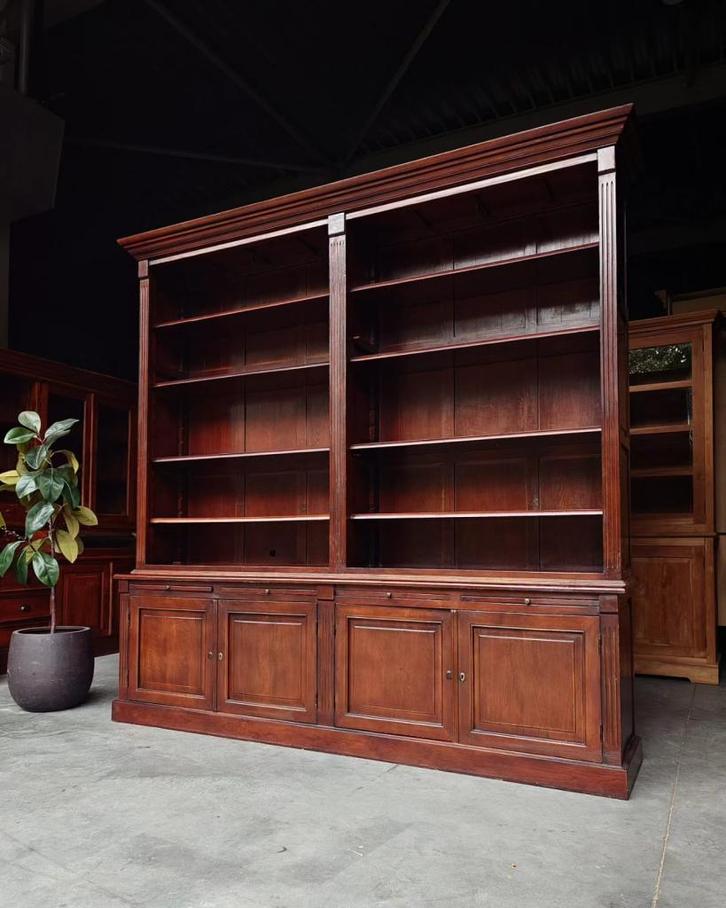Antieke Boekenkast | Grote / Hoge Bibliotheekkast #2299, Antiek en Kunst, Antiek | Meubels | Kasten, Ophalen of Verzenden
