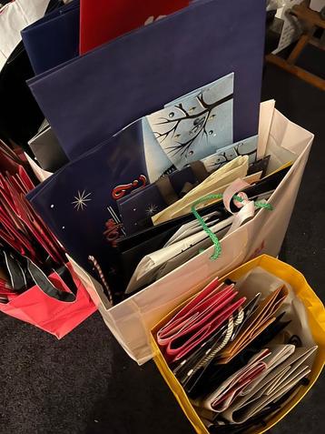 Lege reclame tassen beschikbaar voor biedingen