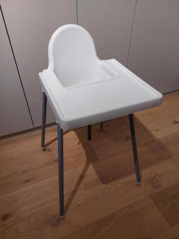 Ikea Kinderstoel met gordeltje en eetplankje beschikbaar voor biedingen