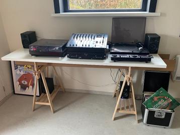 volledige dj set met inclusief top 12 inch vinyl beschikbaar voor biedingen
