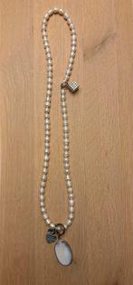 Witte lange parels met hanger, Handtassen en Accessoires, Kettingen, Wit, Ophalen of Verzenden, Zo goed als nieuw, Overige materialen