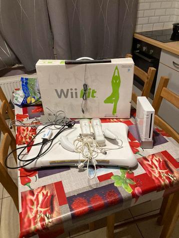 Wii + Balance Wii Fit + jeu Wii Fit + Mario Party 9