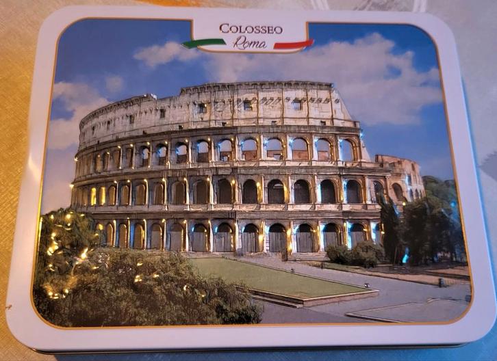 Colosseum blikken doos kleur, Verzamelen, Blikken, Zo goed als nieuw, Koek(jes), Ophalen of Verzenden