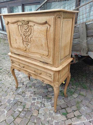 Superbe meuble d'entrée ou bar en chêne massif,  Louis XV disponible aux enchères