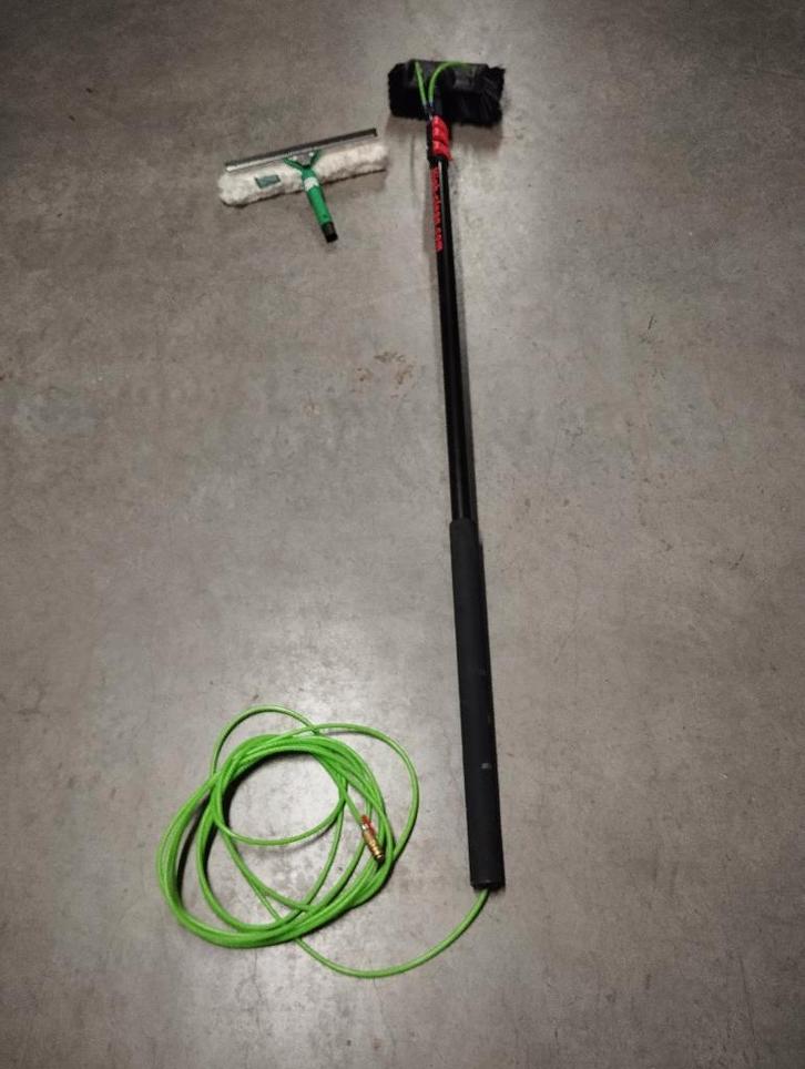 Brosse télescopique extensible avec raccord d'eau., Maison & Meubles, Produits de nettoyage, Brosse ou Balai, Enlèvement