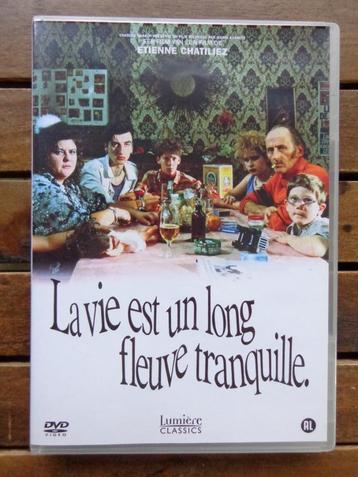 )))  La Vie est un long Fleuve Tranquille  (((, Tous les âges, Enlèvement ou Envoi, Comme neuf, Autres genres