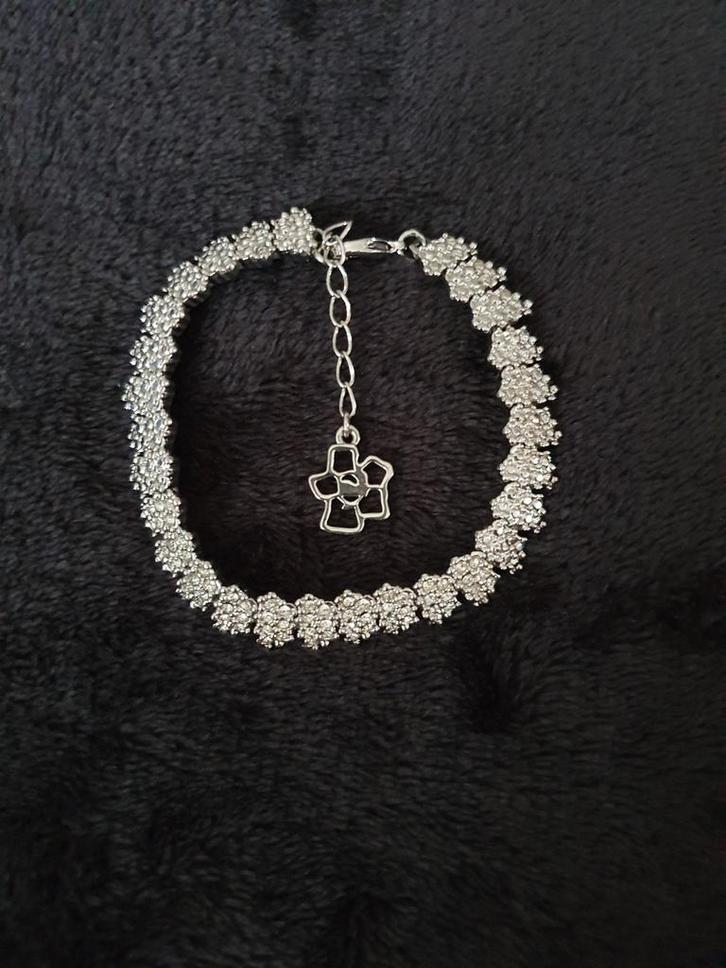 Armband van Nicky Vankets, Handtassen en Accessoires, Armbanden, Zo goed als nieuw, Staal, Zilver, Met kristal, Verzenden