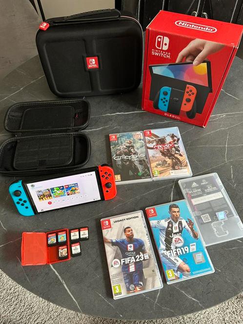 Nintendo switch oled met 8 games en 2 cases, Games en Spelcomputers, Spelcomputers | Nintendo Switch, Zo goed als nieuw, Switch OLED