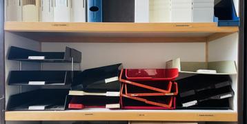 Documenthouders/brievenbakken GRATIS te geven @ OXFAM beschikbaar voor biedingen
