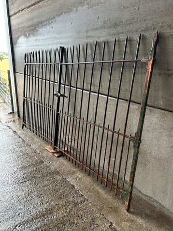 Antiek dubbel hekken landelijke stijl vol smeedijzeren beschikbaar voor biedingen