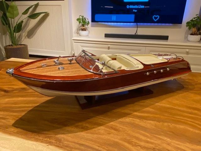 Riva Aquarama 1:10 87 CM Creme leder echt hout, Hobby en Vrije tijd, Modelbouw | Boten en Schepen, Nieuw, Groter dan 1:32, Ophalen of Verzenden