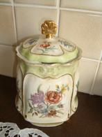 Porseleinen dekselpot., Ophalen