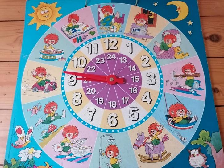 Vintage Pumuckl Ein Tag mit Pumuckl Wandklok Leerkaart 1983, Antiek en Kunst, Curiosa en Brocante, Ophalen
