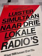 Vintage Poster Luister Simultaan naar drie lokale Radio's, Gebruikt, Ophalen of Verzenden, Rechthoekig Staand, Muziek