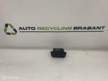 Dubbele USB Aansluiting Volkswagen Polo 2G ORIG  2G0035954 beschikbaar voor biedingen