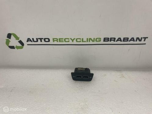 Dubbele USB Aansluiting Volkswagen Polo 2G ORIG  2G0035954, Auto-onderdelen, Elektronica en Kabels, Gebruikt, Ophalen of Verzenden