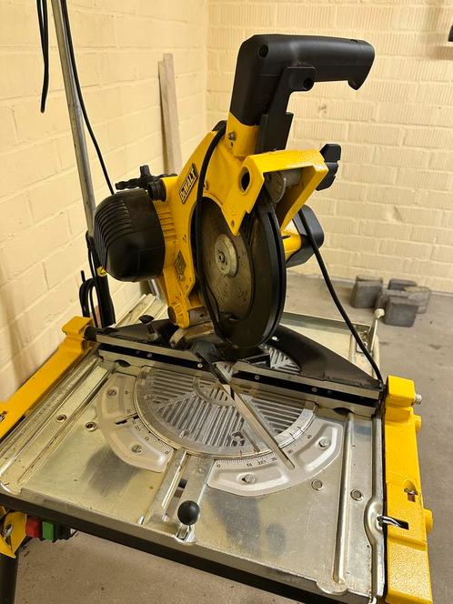 Dewalt - DW742 Hout Zaagmachine, Doe-het-zelf en Bouw, Gereedschap | Zaagmachines, Zo goed als nieuw, Afkortzaag, 600 tot 1200 watt